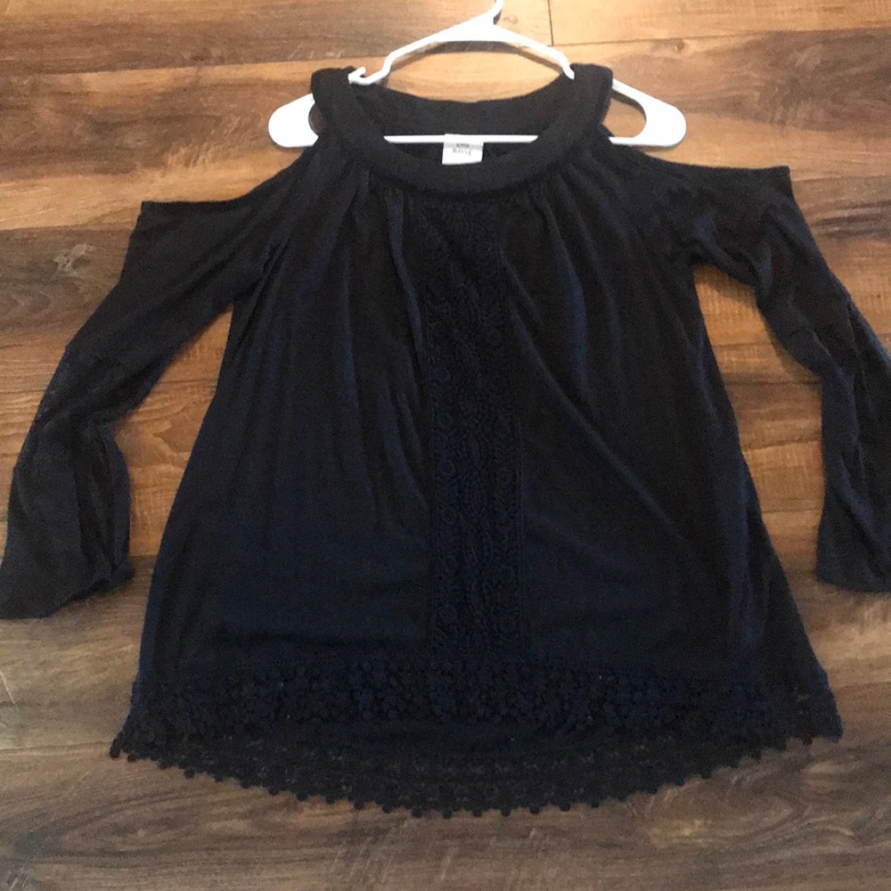 Long sleep-open shoulder top